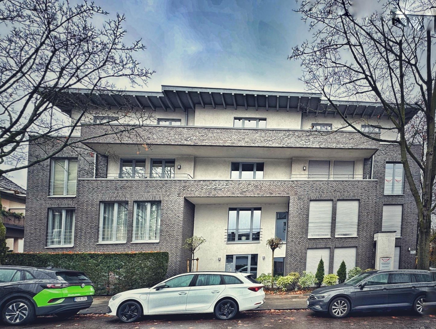 Städtisches Mehrfamilienhaus mit hellem Klinker